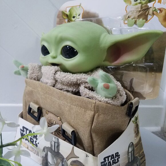 Grogu in Messenger Bag Doll (New In Box) - Picture 2 of 3